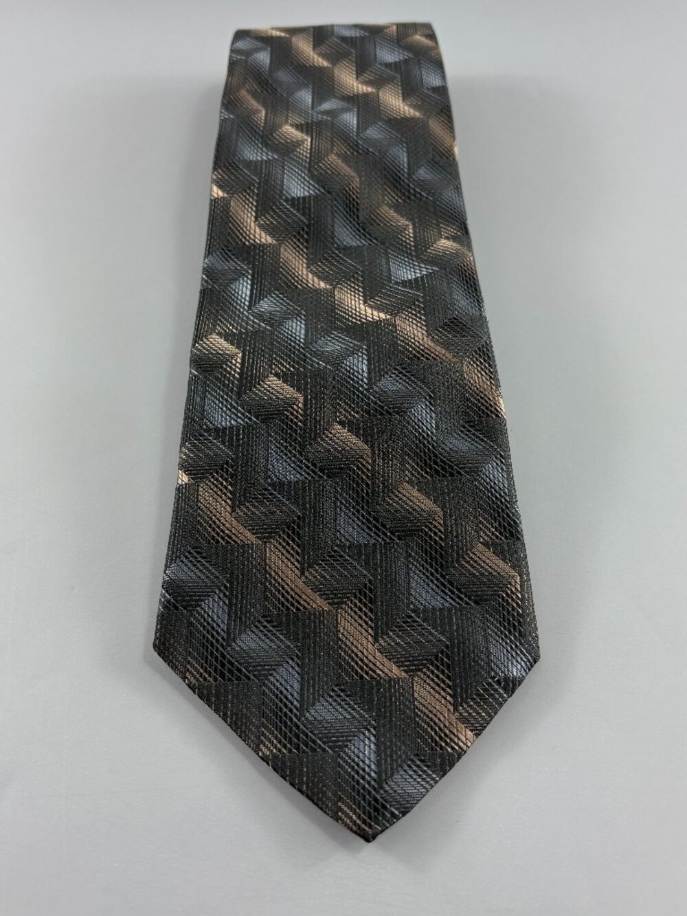 Crazy Horse a Claiborne Company Black / Blue Geo Men's Extra Long Tie 4" x 62"